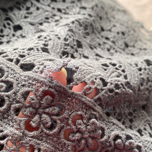 Jack Wills lace top in grey colour. Size: 8 (US) - Picture 6 of 6